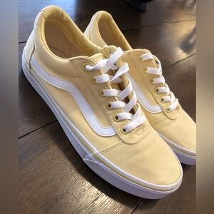 Vans Off The Wall Yellow and White Lace-Up Low Top Sneakers 
Size 9.5 In Women